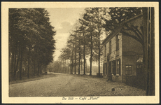 16999 Gezicht op de Zeisterweg bij De Bilt, uit het westen, met rechts het café Plant.